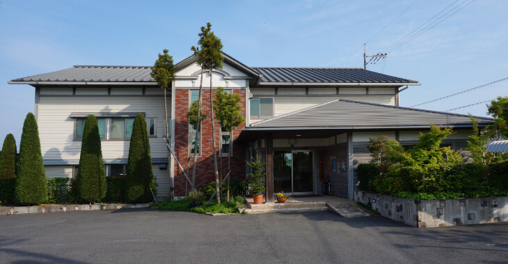 社屋正面外観