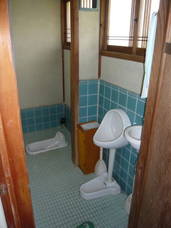 便器とトイレの内装